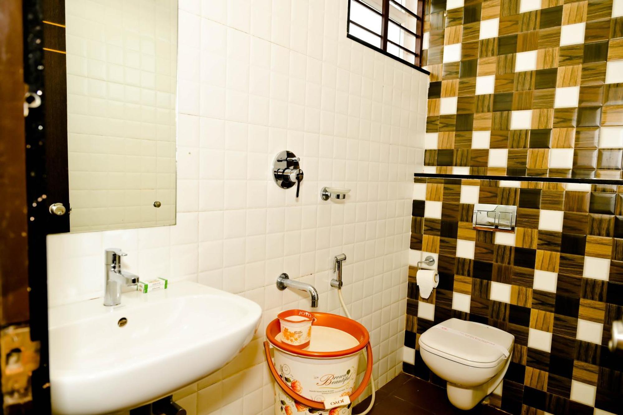 Townhouse Mk Hotell Chikmagalūr Exteriör bild