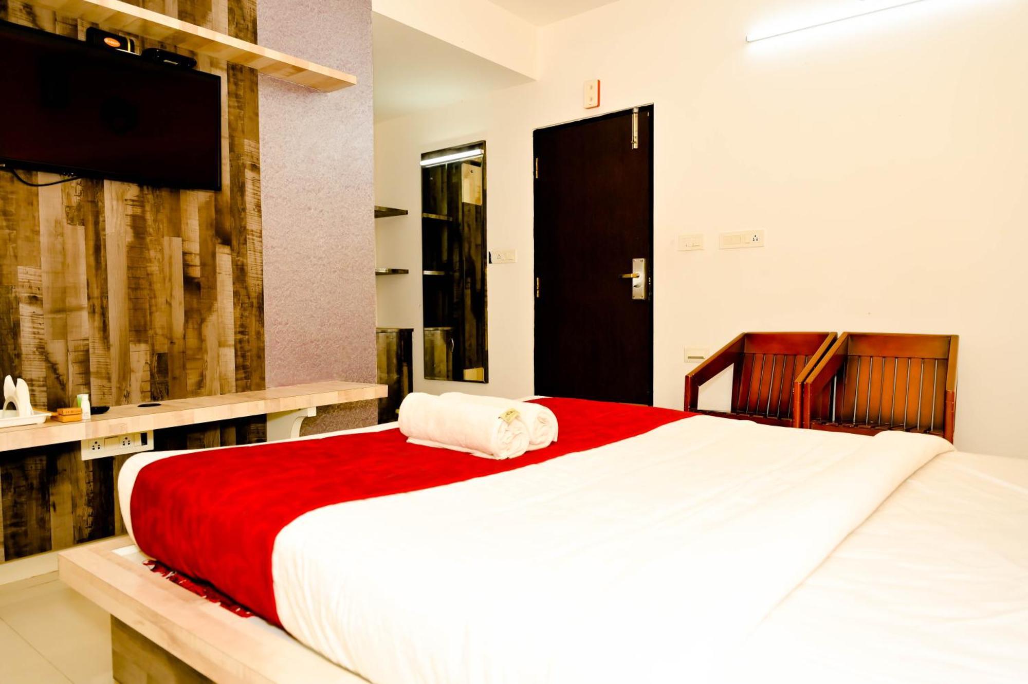 Townhouse Mk Hotell Chikmagalūr Exteriör bild