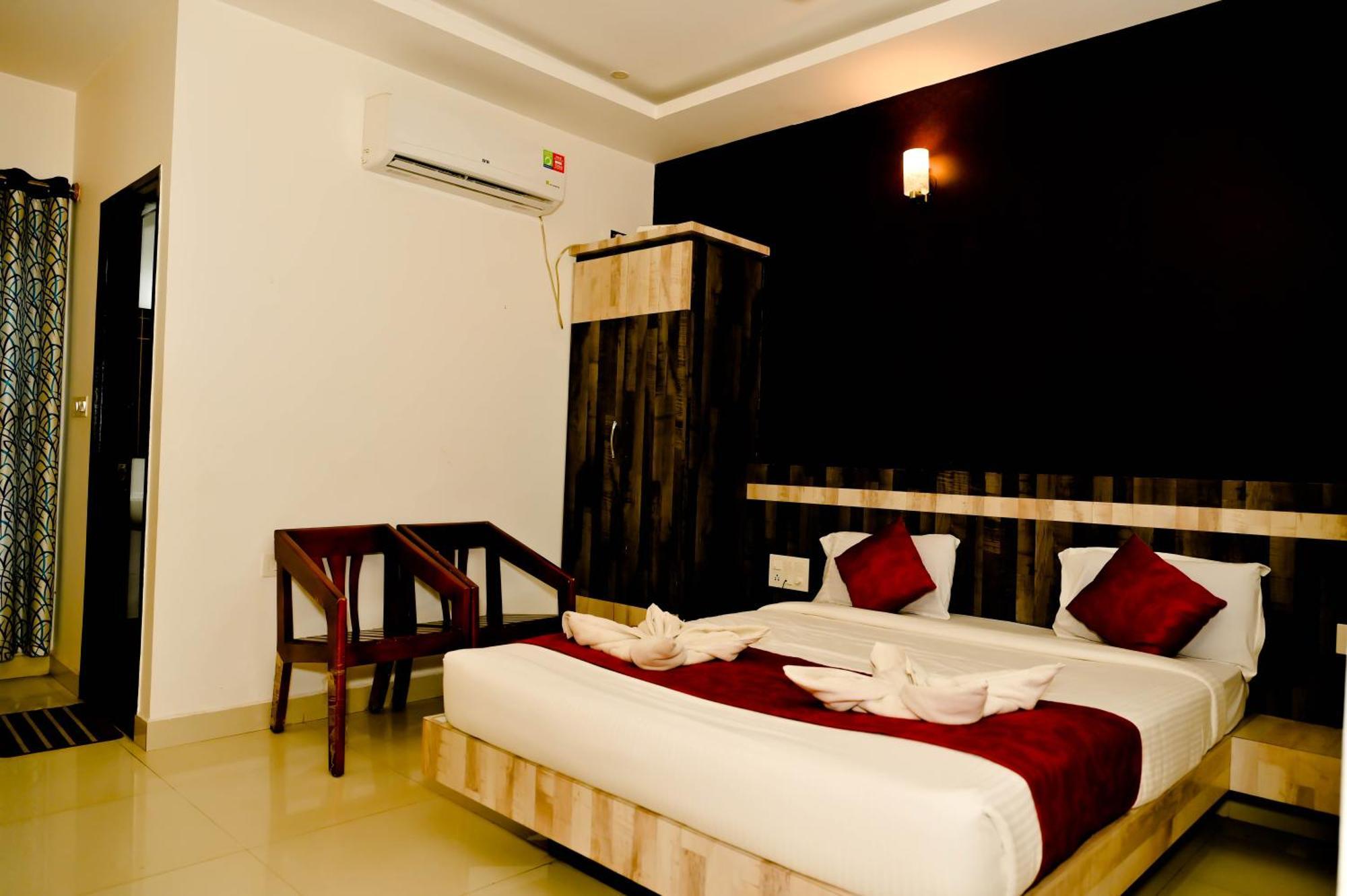Townhouse Mk Hotell Chikmagalūr Exteriör bild